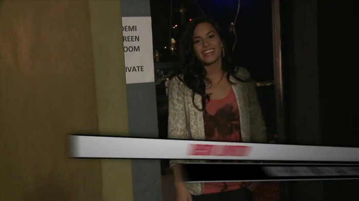 Demi Lovato - Disney Sing It - Behind the Scenes 01814