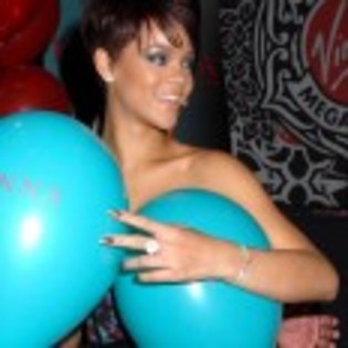 Rihanna_1231373365_2 - rihanna