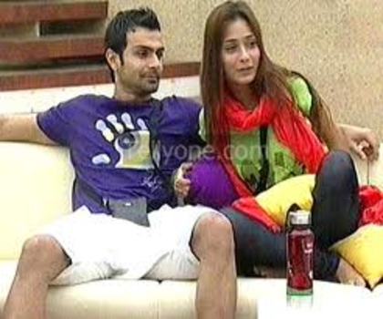 imagesCA7UMYIO - Sara Khan in BIGG BOSS 4