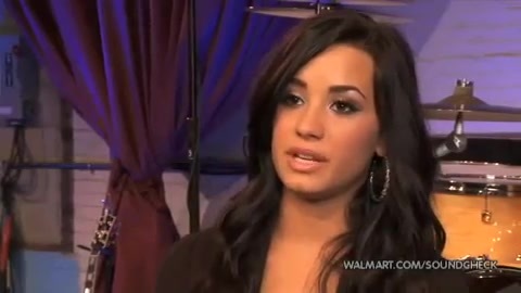 Demi Lovato & Jonas Brothers - Behind The Scenes (2010 Walmart Soundcheck).mp4 2547