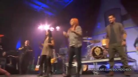 Demi Lovato & Jonas Brothers - Behind The Scenes (2010 Walmart Soundcheck).mp4 4541