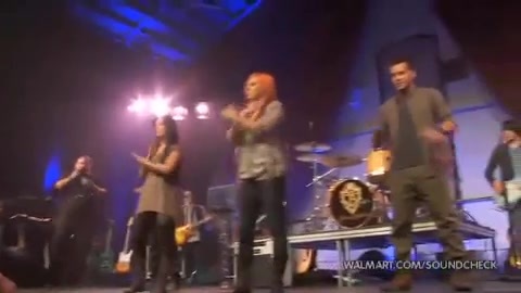 Demi Lovato & Jonas Brothers - Behind The Scenes (2010 Walmart Soundcheck).mp4 4554