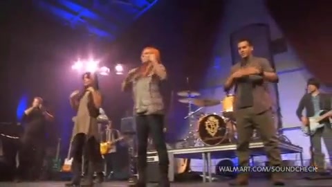 Demi Lovato & Jonas Brothers - Behind The Scenes (2010 Walmart Soundcheck).mp4 4588