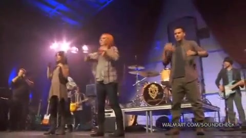 Demi Lovato & Jonas Brothers - Behind The Scenes (2010 Walmart Soundcheck).mp4 4605