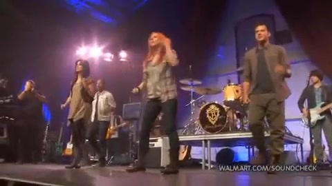 Demi Lovato & Jonas Brothers - Behind The Scenes (2010 Walmart Soundcheck).mp4 4672