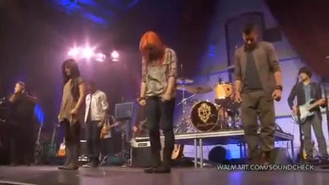 Demi Lovato & Jonas Brothers - Behind The Scenes (2010 Walmart Soundcheck).mp4 4715