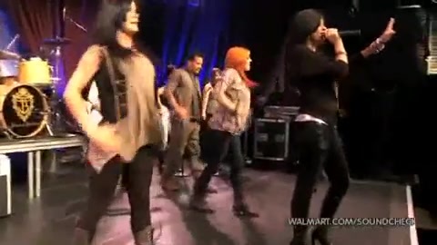 Demi Lovato & Jonas Brothers - Behind The Scenes (2010 Walmart Soundcheck).mp4 5665