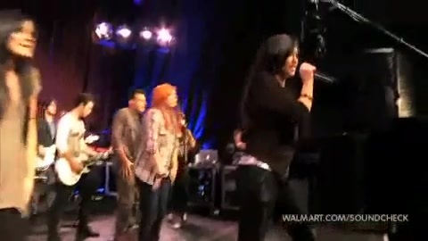 Demi Lovato & Jonas Brothers - Behind The Scenes (2010 Walmart Soundcheck).mp4 5740 - Demilush And Jonas Brothers - Behind The Scenes 2010 Walmart Soundchek Part o12