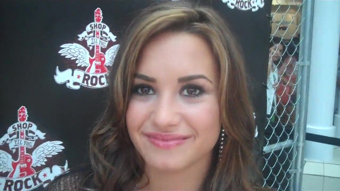 Demi Lovato_ Very Fashionable And  Pretty During An Interview 0049