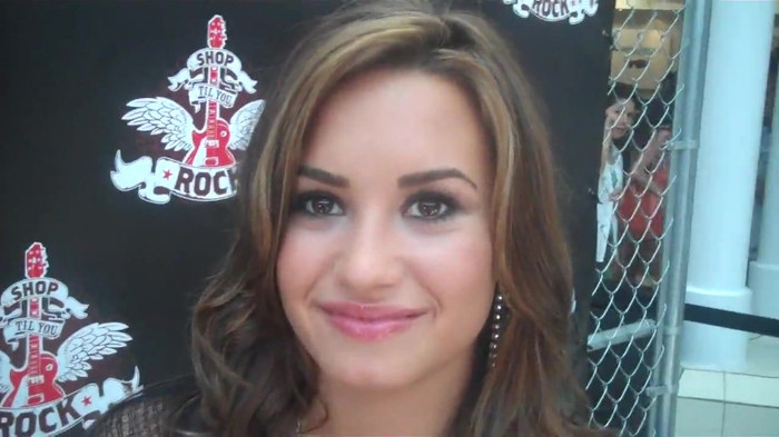 Demi Lovato_ Very Fashionable And  Pretty During An Interview 0054