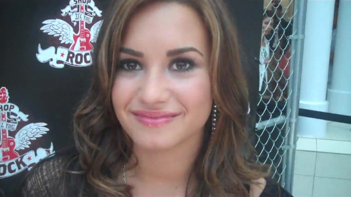 Demi Lovato_ Very Fashionable And  Pretty During An Interview 0068