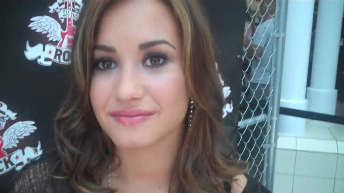 Demi Lovato_ Very Fashionable And  Pretty During An Interview 0144