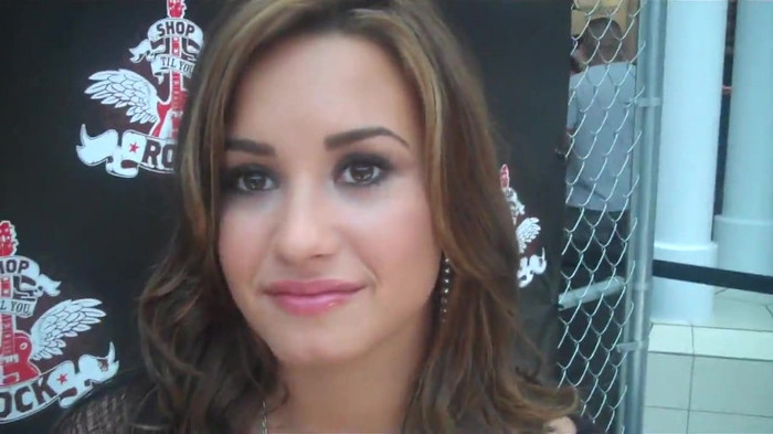 Demi Lovato_ Very Fashionable And  Pretty During An Interview 0164