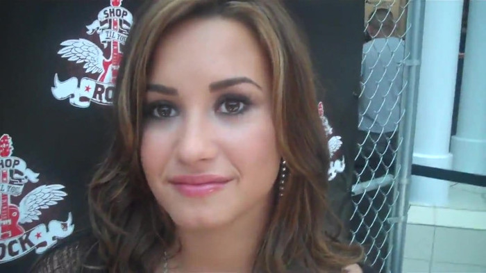 Demi Lovato_ Very Fashionable And  Pretty During An Interview 0169