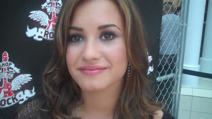 Demi Lovato_ Very Fashionable And  Pretty During An Interview 0184