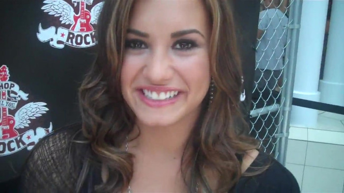 Demi Lovato_ Very Fashionable And  Pretty During An Interview 0227