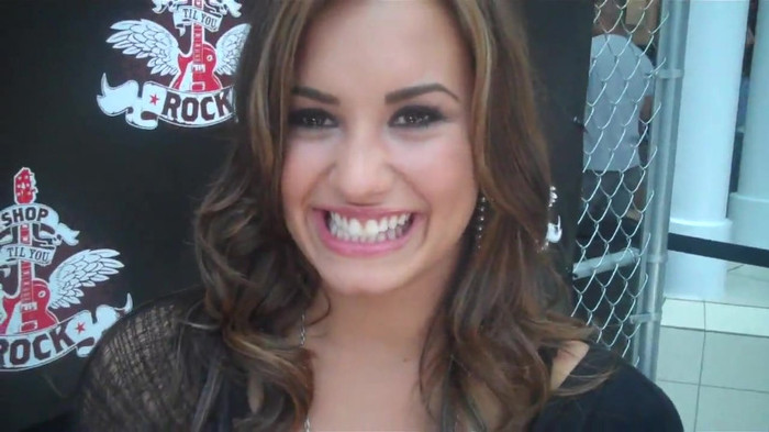 Demi Lovato_ Very Fashionable And  Pretty During An Interview 0242