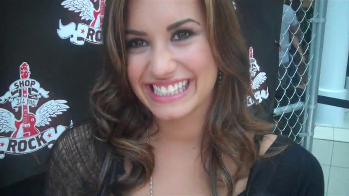 Demi Lovato_ Very Fashionable And  Pretty During An Interview 0270