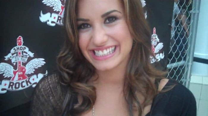 Demi Lovato_ Very Fashionable And  Pretty During An Interview 0279