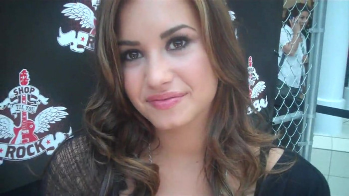 Demi Lovato_ Very Fashionable And  Pretty During An Interview 0407