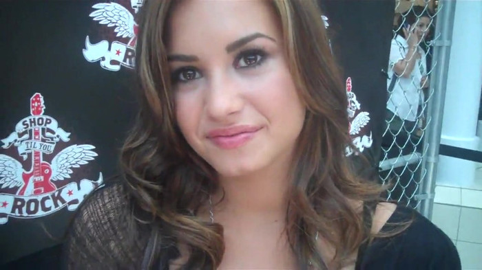 Demi Lovato_ Very Fashionable And  Pretty During An Interview 0412