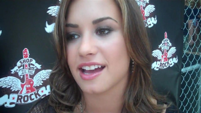 Demi Lovato_ Very Fashionable And  Pretty During An Interview 2703