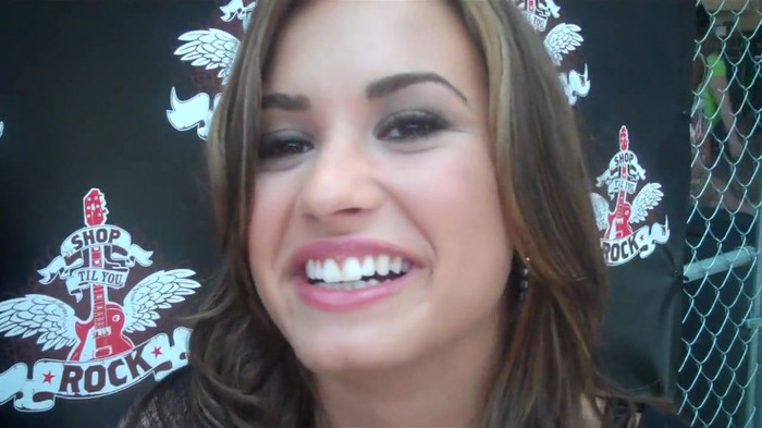 Demi Lovato_ Very Fashionable And  Pretty During An Interview 2880 - Demilush - Very Fashionable And Pretty During An Interview Part oo6