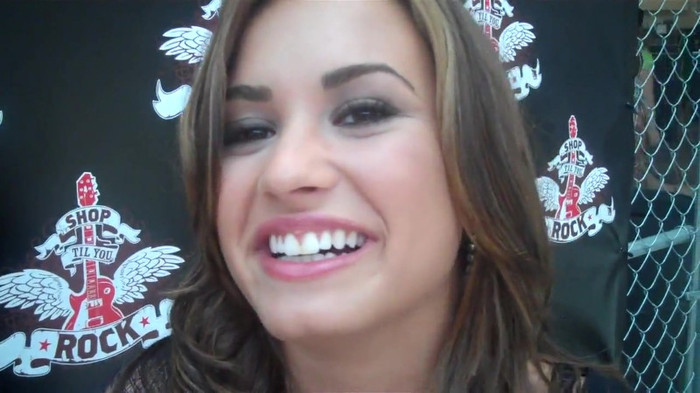 Demi Lovato_ Very Fashionable And  Pretty During An Interview 2883