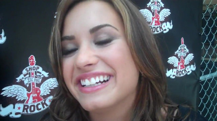 Demi Lovato_ Very Fashionable And  Pretty During An Interview 2918