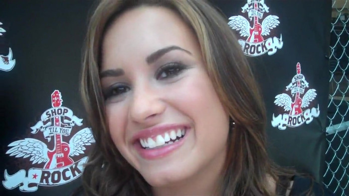 Demi Lovato_ Very Fashionable And  Pretty During An Interview 2934