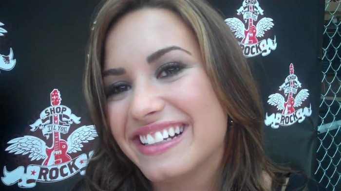 Demi Lovato_ Very Fashionable And  Pretty During An Interview 2946