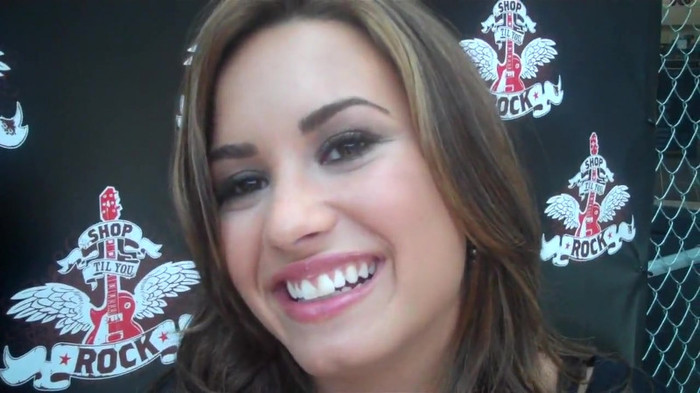 Demi Lovato_ Very Fashionable And  Pretty During An Interview 2951