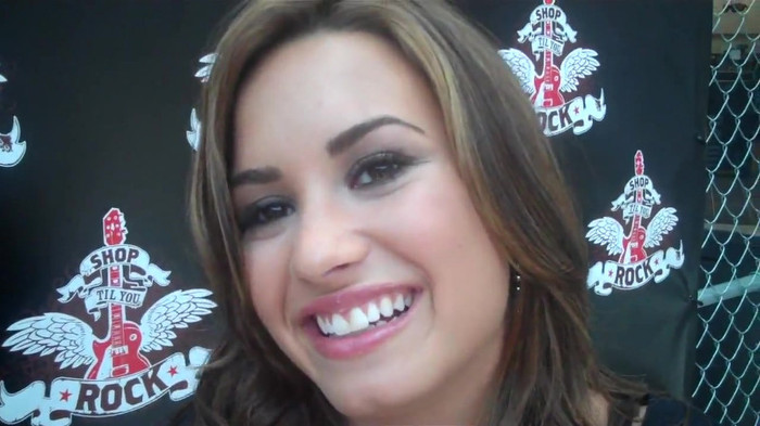 Demi Lovato_ Very Fashionable And  Pretty During An Interview 2959 - Demilush - Very Fashionable And Pretty During An Interview Part oo6