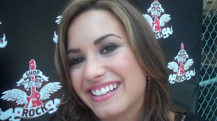 Demi Lovato_ Very Fashionable And  Pretty During An Interview 2961