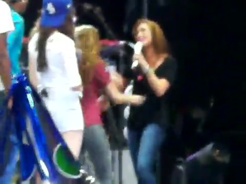 Demi Lovato\'s Entrance at Souncheck 1541 - Demilush - Entrance at Sounchek Part oo4