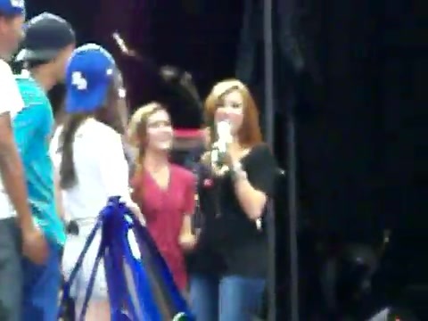 Demi Lovato\'s Entrance at Souncheck 1659 - Demilush - Entrance at Sounchek Part oo4