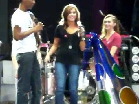 Demi Lovato\'s Entrance at Souncheck 2125 - Demilush - Entrance at Sounchek Part oo5