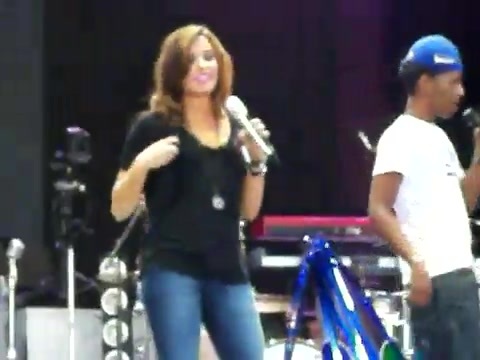 Demi Lovato\'s Entrance at Souncheck 2774