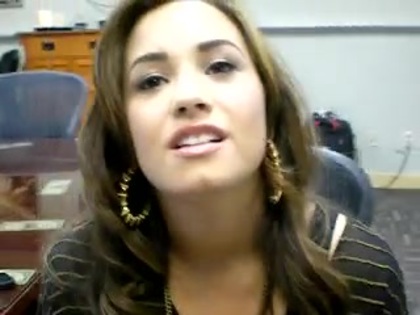 DEMI LOVATO VIP MEETING AT 8-1-10 5031 - Demilush - VIP Meeting At 08 01 2010 Part o11