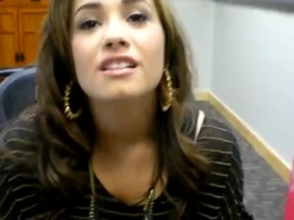 DEMI LOVATO VIP MEETING AT 8-1-10 5116 - Demilush - VIP Meeting At 08 01 2010 Part o11