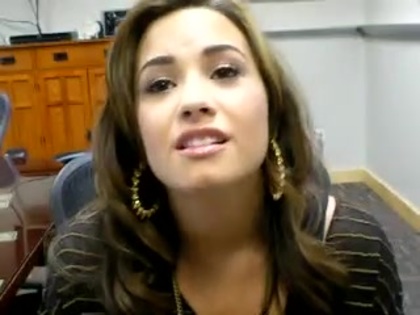 DEMI LOVATO VIP MEETING AT 8-1-10 5145 - Demilush - VIP Meeting At 08 01 2010 Part o11