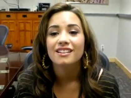 DEMI LOVATO VIP MEETING AT 8-1-10 5303 - Demilush - VIP Meeting At 08 01 2010 Part o11