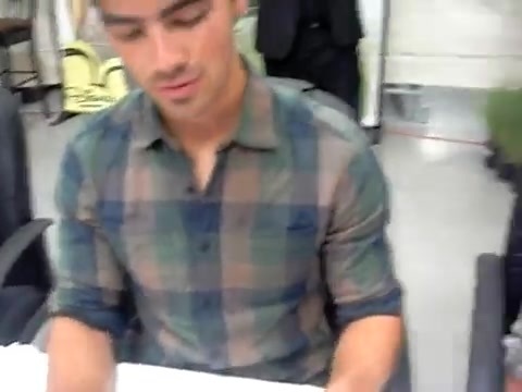 Meeting the Jonas Brothers and Demi Lovato at Walmart 1097