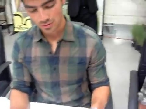 Meeting the Jonas Brothers and Demi Lovato at Walmart 1099