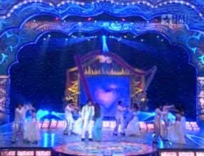 00_01_22 - B-Alekh   Sadhna - Star Parivaar Awards Performance - YouTube-B