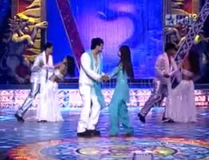 00_01_24 - B-Alekh   Sadhna - Star Parivaar Awards Performance - YouTube-B