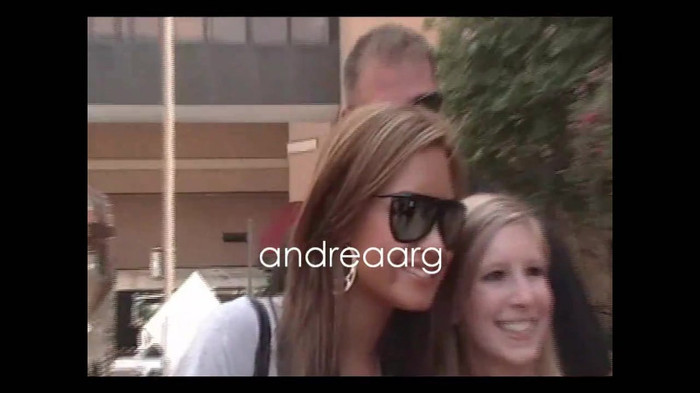 Demi Lovato Meeting Fans @Houston 11_09_10 2778