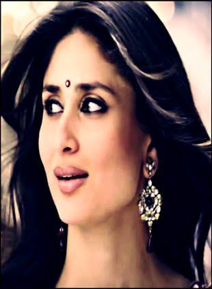 283710_265957386839543_92682224_n - 0 Kareena Kapoor