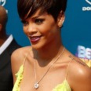 Rihanna_1231372297_4 - Rihanna