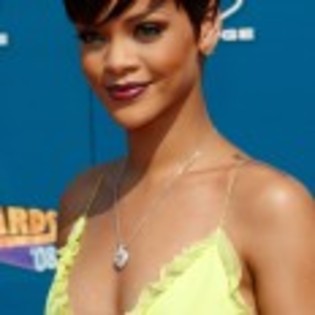 Rihanna_1231372315_1 - Rihanna